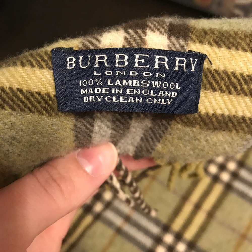 Burberry scarf 100% authentic